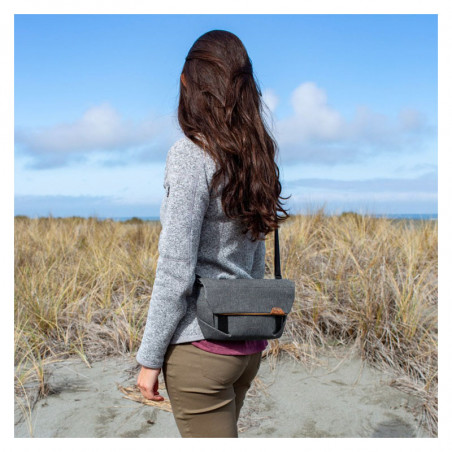 PEAK DESIGN The Field Pouch v2 - Charcoal BP-CH-2