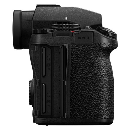 PANASONIC Hybride LUMIX S5 MARK II + Objectif 24-105 + Objectif 50mm f/1.8 + 2eme batterie Garanti 3 ans