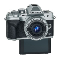 OLYMPUS Hybride OM-D E-M10 IV SILVER + Objectif 14-42 Pancake Zoom EZ SILVER Garanti 3 ans