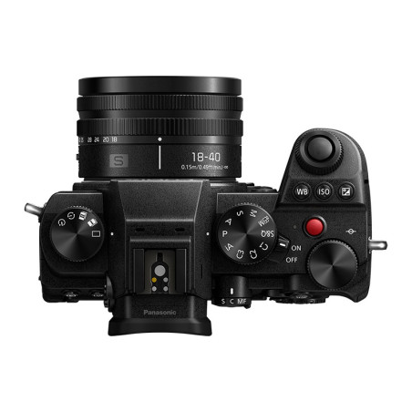 PANASONIC Lumix S5D + Objectif 18-40mm f/4.5-6.3 Garanti 3 ans