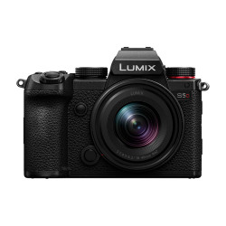 PANASONIC Lumix S5D + Objectif 18-40mm f/4.5-6.3 Garanti 3 ans