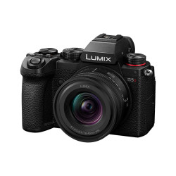 PANASONIC Lumix S5D + Objectif 18-40mm f/4.5-6.3 Garanti 3 ans