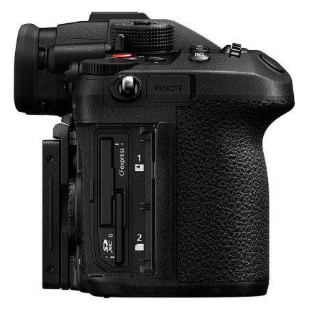 PANASONIC Hybride LUMIX GH7 Noir + Objectif 12mm f/1.4 Garanti 3 ans