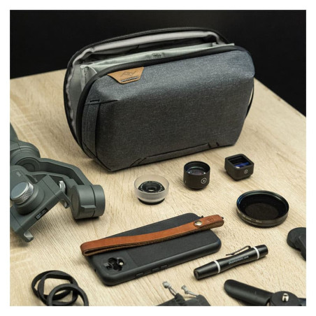PEAK DESIGN Tech Pouch v2 - charcoal BTP-CH-3