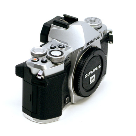 Occasion OLYMPUS  OM-D E-M5 MARK II SILVER