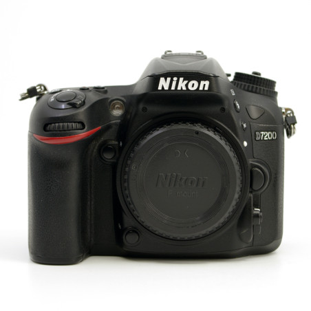 Occasion NIKON D7200 + GRIP MB-D15
