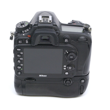 Occasion NIKON D7200 + GRIP MB-D15