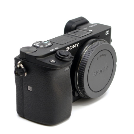 Occasion SONY ALPHA 6400 + PZ 16-50mm f3.5-5.6 OSS