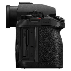 PANASONIC Lumix S1R II + Objectif S 24-105mm f/4 Macro OIS + S 26mm f/8 Pancake Garanti 3 ans