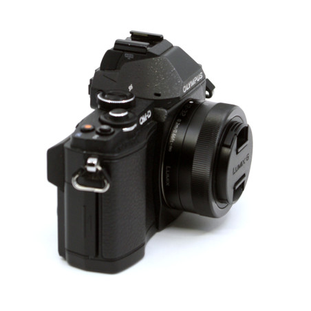 Occasion OLYMPUS OM-D E-M5 + Lumix G Vario 12-32mm f/3.5-5.6 ASPH