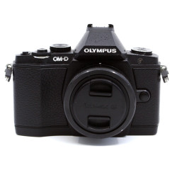 Occasion OLYMPUS OM-D E-M5 + Lumix G Vario 12-32mm f/3.5-5.6 ASPH