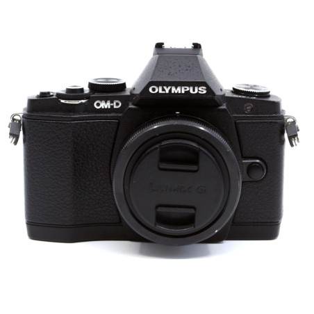 Occasion OLYMPUS OM-D E-M5 + Lumix G Vario 12-32mm f/3.5-5.6 ASPH