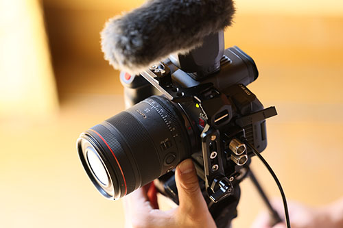 Lifestyle objectif Canon RF 35mm F1.4 L VCM