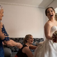 Photo Jorge Miguel Jaime Baez - Bride enjoys a laugh with her friends before the ceremony