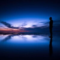 Photo Terry Donnelly - Iron Man statue on the seashore at night