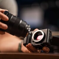 Le ZV-E1 est compatible avec plus de 60 objectifs Sony plein format