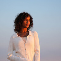 Portrait pris avec l'appareil photo hybride APS-C Sony Alpha 6700