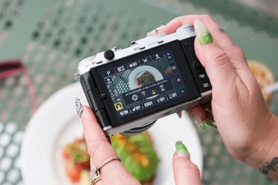 Le Fujijilm X-M5 est doté de 3 micros